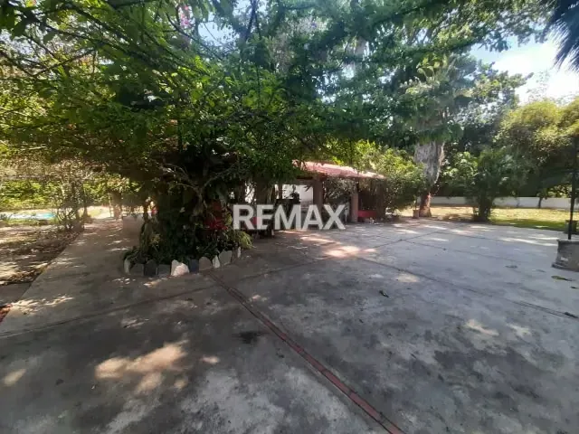 En Venta Terreno con estructura Club en el Sector Las Josefinas San Diego
