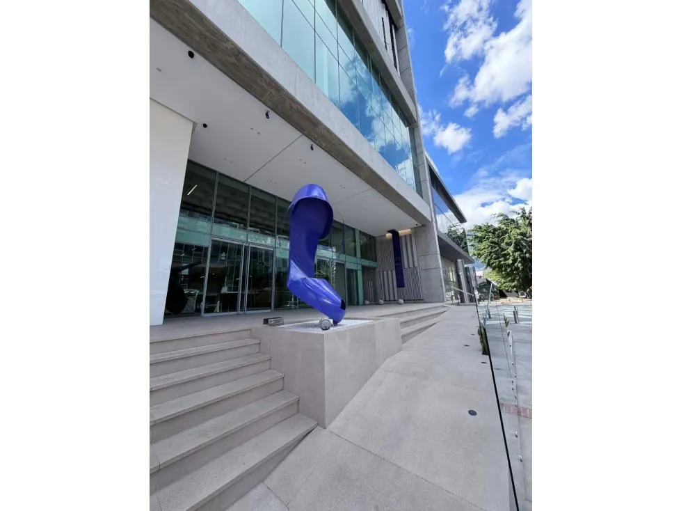 Vendo local comercial en PB 505m2 Las Mercedes 3508