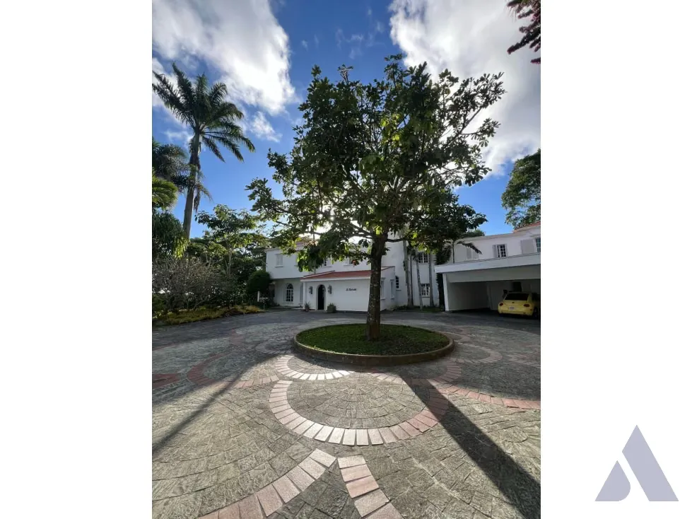 Vendo casa 1200m2 La Lagunita 2894