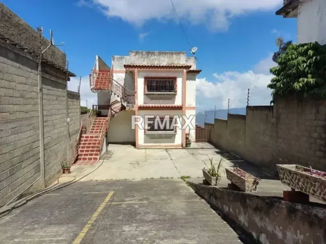 VENTA DE CASA BIFAMILIAR