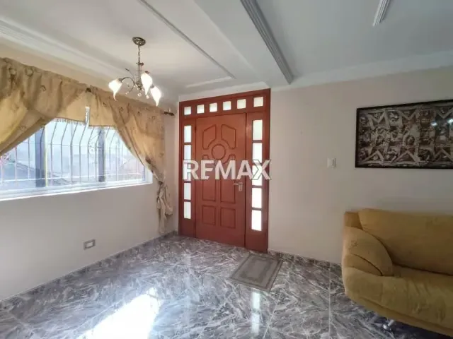 VENTA DE CASA BIFAMILIAR - 3