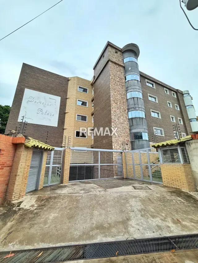 LINDO APARTAMENTO EN VENTA EN LAS DELICIAS