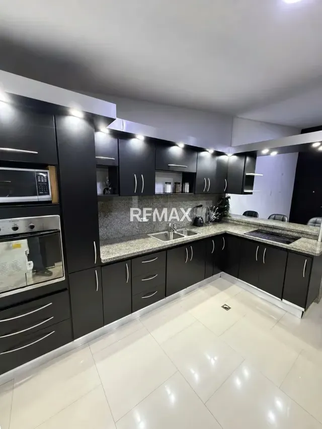 LINDO APARTAMENTO EN VENTA EN LAS DELICIAS - 11