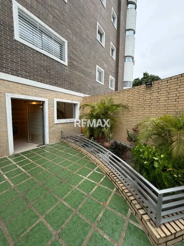 LINDO APARTAMENTO EN VENTA EN LAS DELICIAS - 2