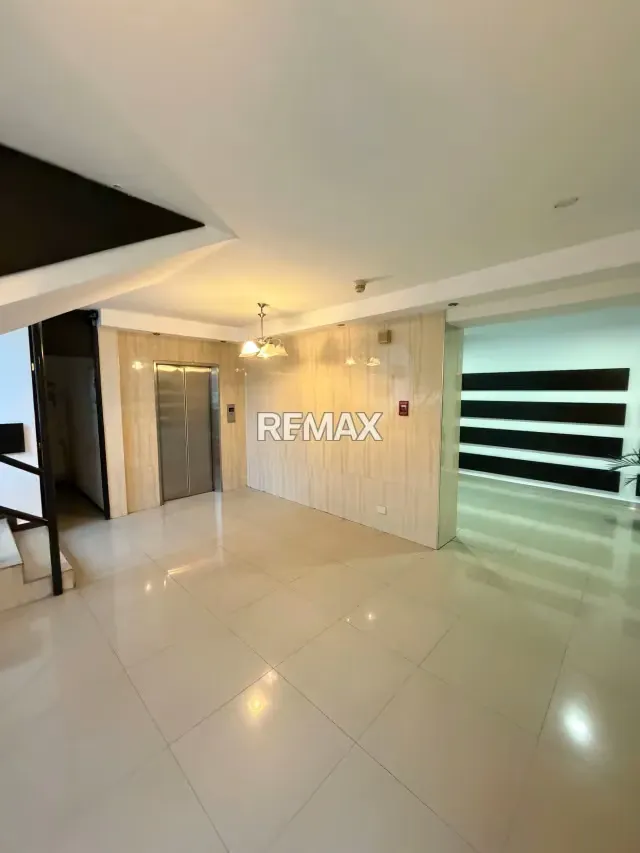 LINDO APARTAMENTO EN VENTA EN LAS DELICIAS - 3