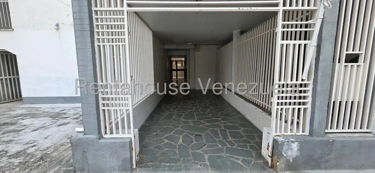 Apartamento (1 Nivel) en Venta en Colinas de Los Chaguaramos, Distrito Metropolitano - 2