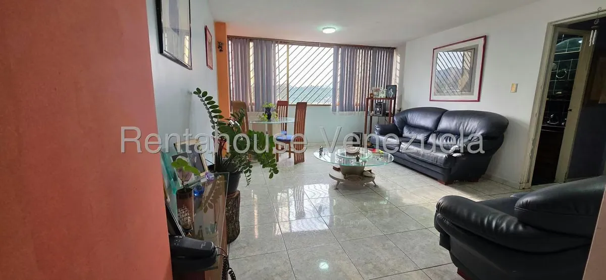 Apartamento (1 Nivel) en Venta en Colinas de Los Chaguaramos, Distrito Metropolitano - 4