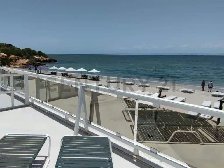 Edificio Tacamajaca Ubicado en Playa el Yaque. se venden por separado - 13