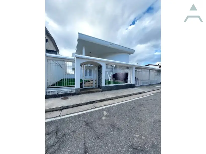 Se vende casa 550m² 4h+s/7b+s/7p San Antonio de los Altos