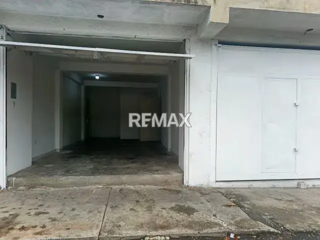 Se alquila Local en Av. 15 de Piñonal Maracay
