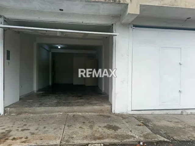 Se alquila Local en Av. 15 de Piñonal Maracay