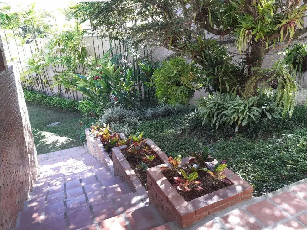 VENTA CASA PRADOS DEL ESTE 615m2 5h+s/5b+s/6p - 8
