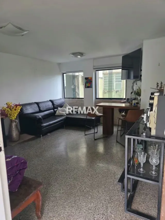 En venta apartamento de Oportunidad en Av Bolívar Res Kerdel