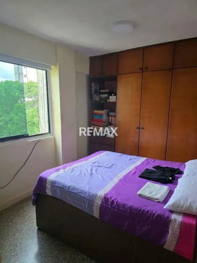 En venta apartamento de Oportunidad en Av Bolívar Res Kerdel - 4