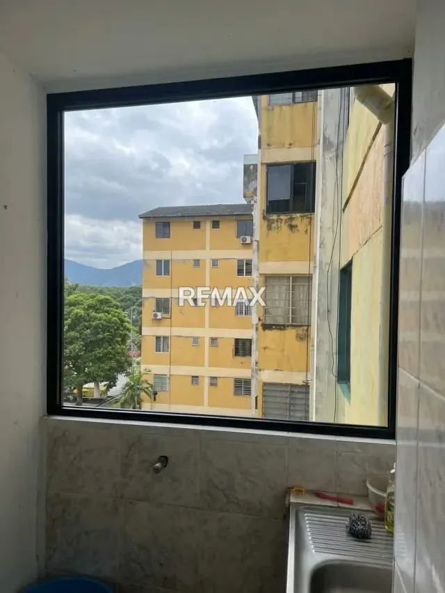 En venta apartamento de Oportunidad en Av Bolívar Res Kerdel - 7