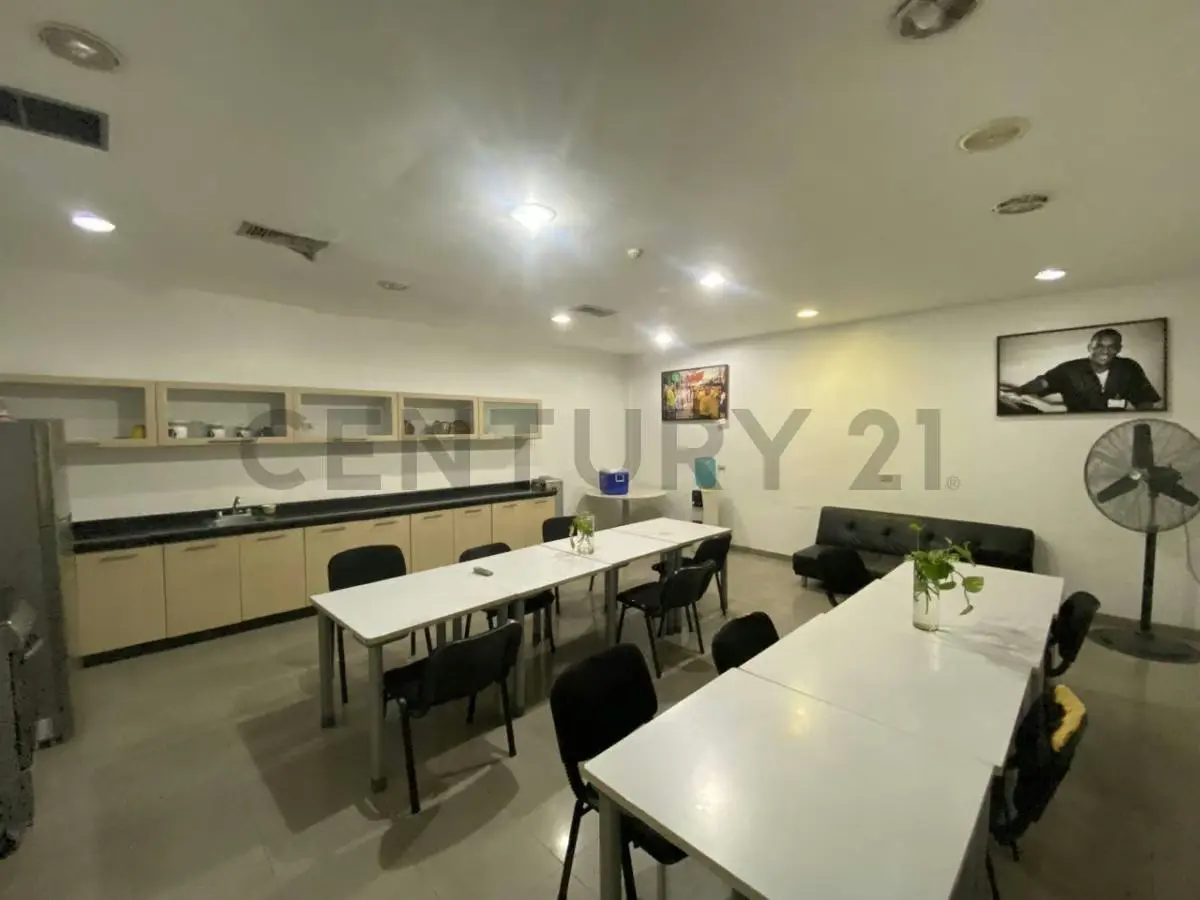 Edificio Premiun Motors Concesionario en Venta, Maracaibo - 12