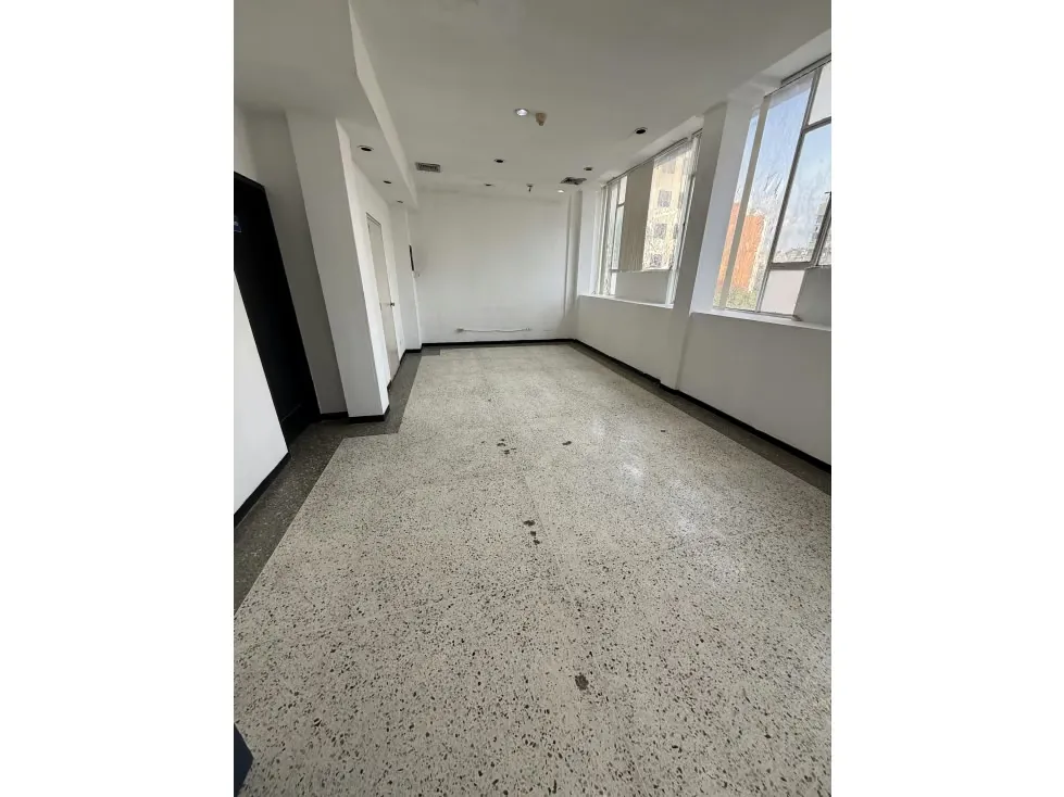 Se alquila local comercial 150m2 Bello Monte 4241 - 4