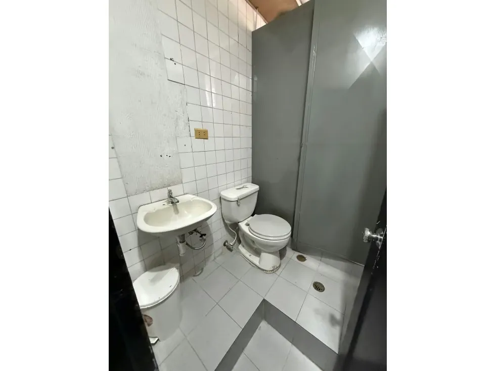 Se alquila local comercial 150m2 Bello Monte 4241 - 6