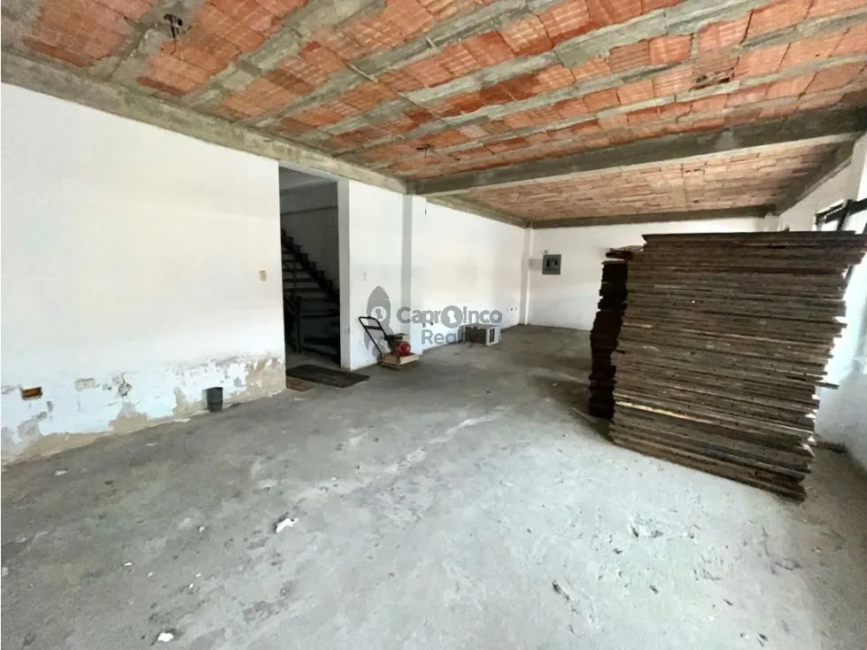 En venta Galpón en C.C Empresarial MetroSur Valencia. obra gris - 6