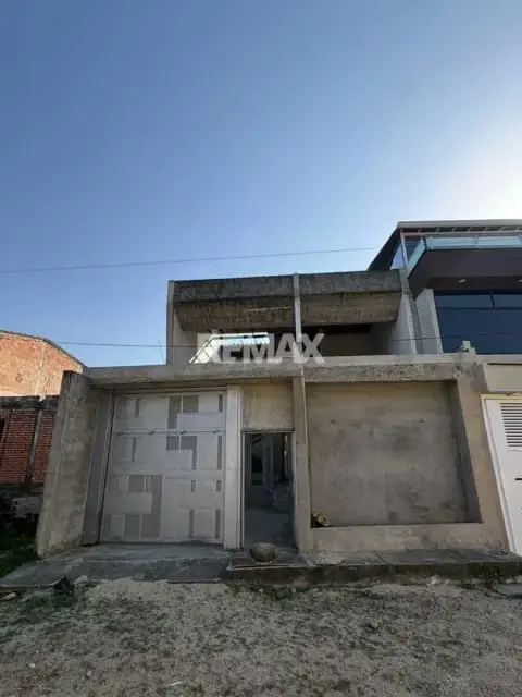 OPORTUNIDAD EN RUBIO! – LOS PORTALES DE LUCATEVA Venta de amplia propiedad en Obra Gris