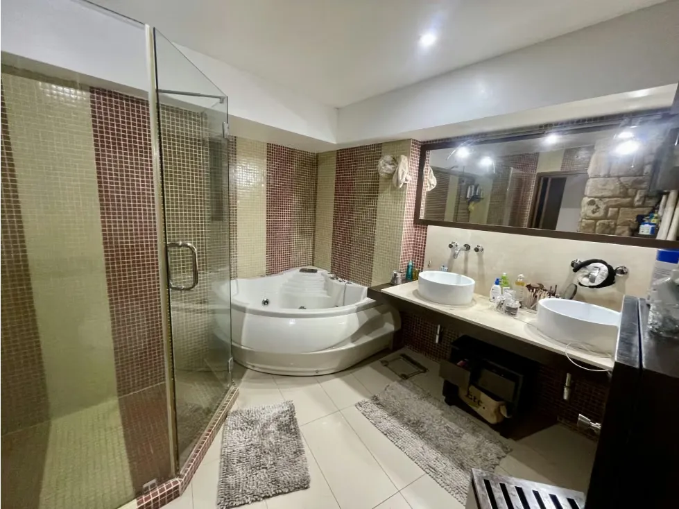 Se vende apartamento 310m2 Sebucan 0941 - 31