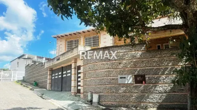 CASA EN VENTA - URB. MIRANDA
