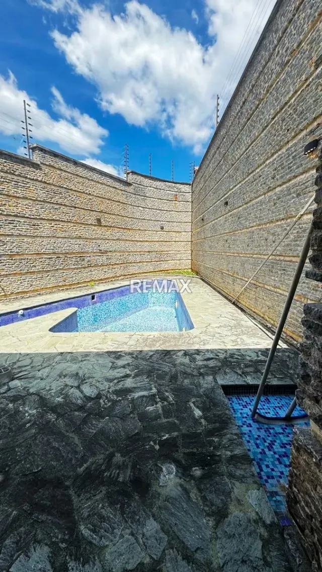 CASA EN VENTA - URB. MIRANDA - 7