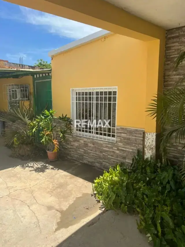 CASA EN VENTA DE OPORTUNIDAD EN SAN JACINTO CERCA DEL SAMBIL