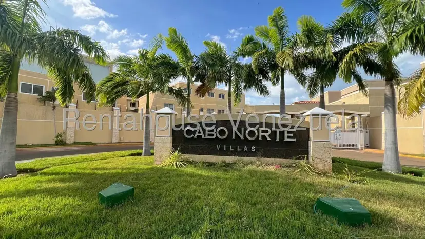 Townhouse (Multiples Niveles) en Venta en Lago Mar Beach, Zulia