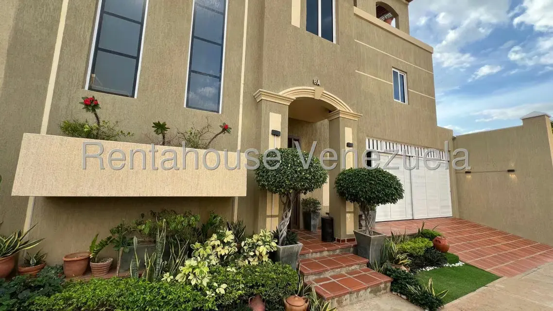 Townhouse (Multiples Niveles) en Venta en Lago Mar Beach, Zulia - 2