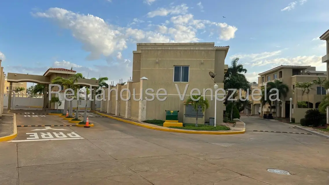 Townhouse (Multiples Niveles) en Venta en Lago Mar Beach, Zulia - 50