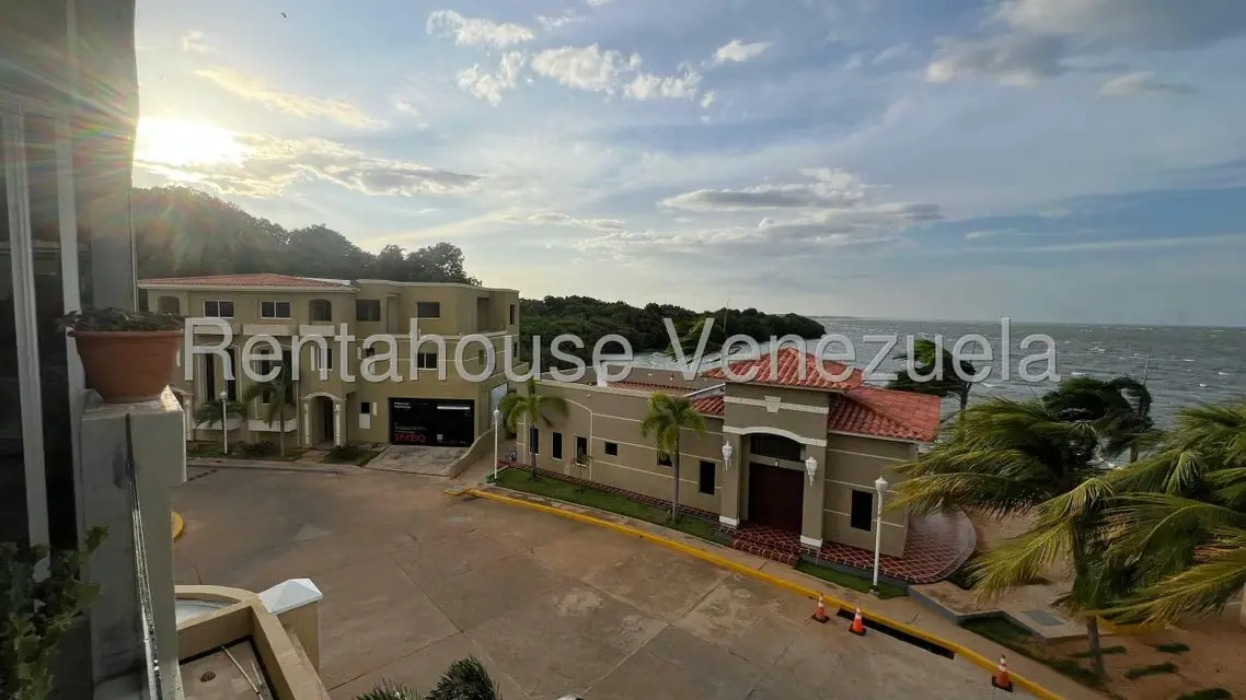 Townhouse (Multiples Niveles) en Venta en Lago Mar Beach, Zulia - 54