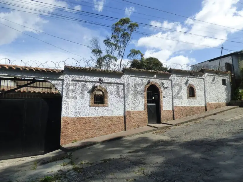 Venta de casa en el km14 del Junquito libertador
