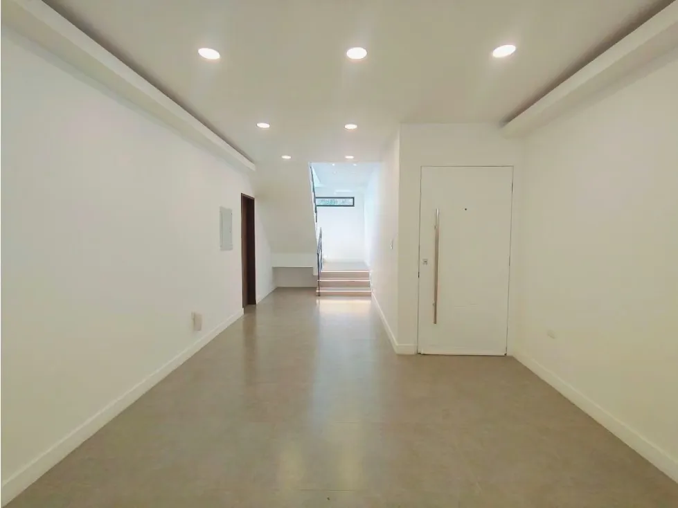 CASA COLINAS DE BELLO MONTE 1.240 M2 DE TRES NIVELES MAS TERRAZA - 13