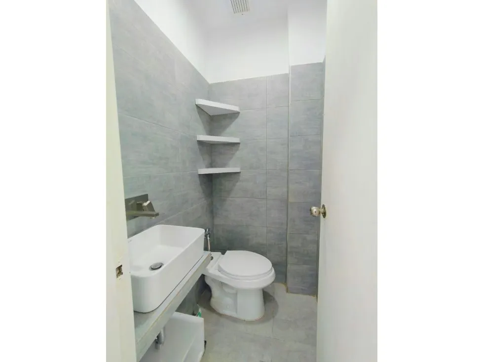 CASA COLINAS DE BELLO MONTE 1.240 M2 DE TRES NIVELES MAS TERRAZA - 45