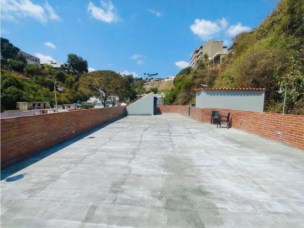 CASA COLINAS DE BELLO MONTE 1.240 M2 DE TRES NIVELES MAS TERRAZA - 50