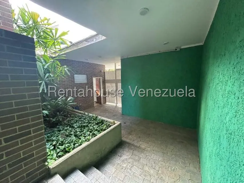 Apartamento (1 Nivel) en Alquiler en Lomas del Sol, Distrito Metropolitano - 2