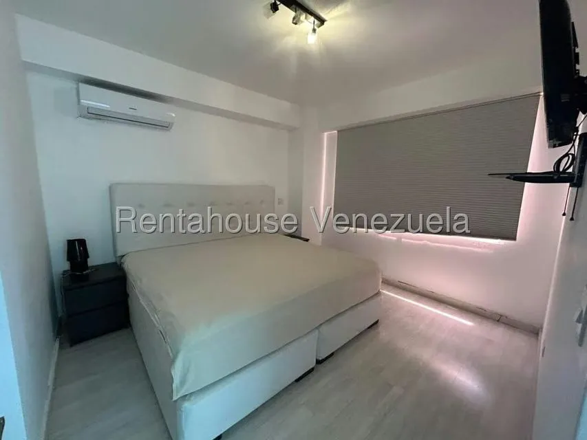 Apartamento (1 Nivel) en Alquiler en Lomas del Sol, Distrito Metropolitano - 18