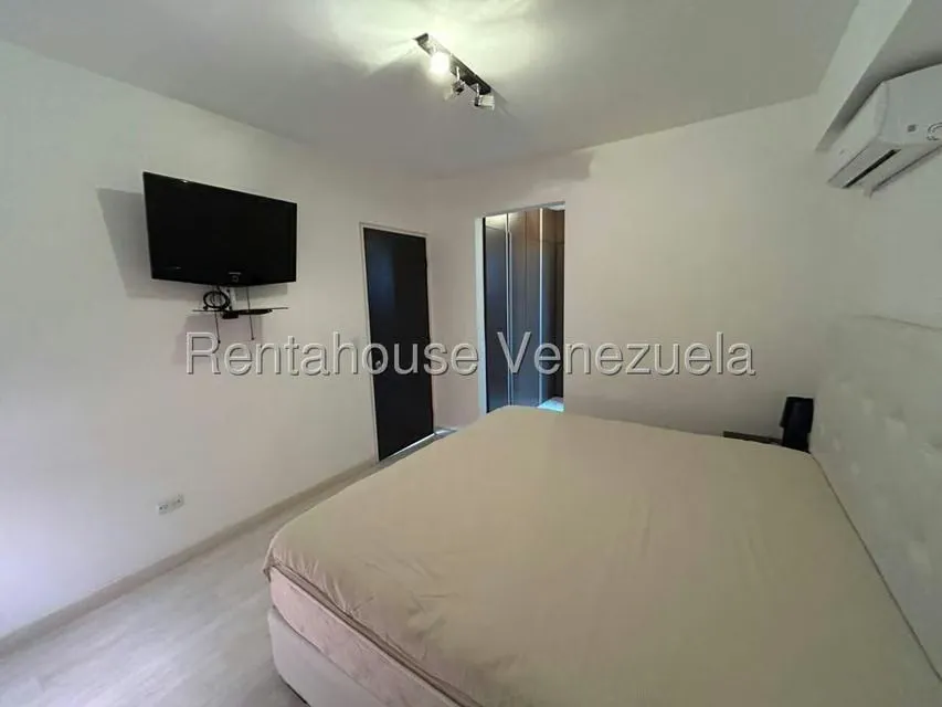 Apartamento (1 Nivel) en Alquiler en Lomas del Sol, Distrito Metropolitano - 19