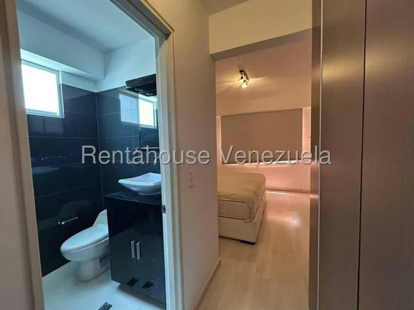 Apartamento (1 Nivel) en Alquiler en Lomas del Sol, Distrito Metropolitano - 21