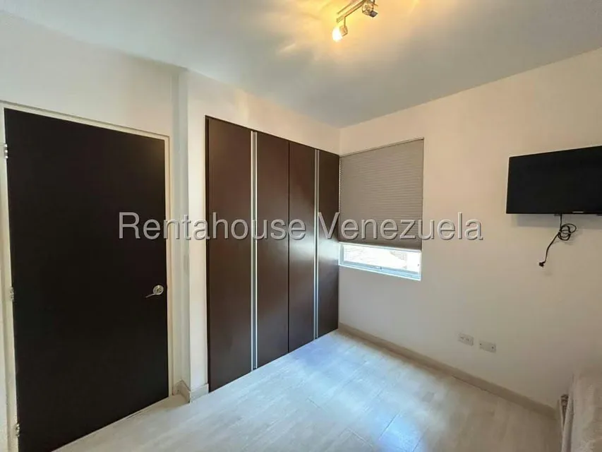 Apartamento (1 Nivel) en Alquiler en Lomas del Sol, Distrito Metropolitano - 24