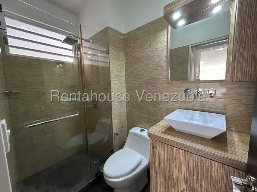 Apartamento (1 Nivel) en Alquiler en Lomas del Sol, Distrito Metropolitano - 26