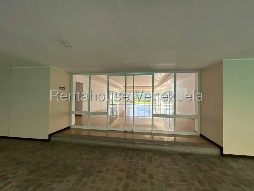 Apartamento (1 Nivel) en Alquiler en Lomas del Sol, Distrito Metropolitano - 5