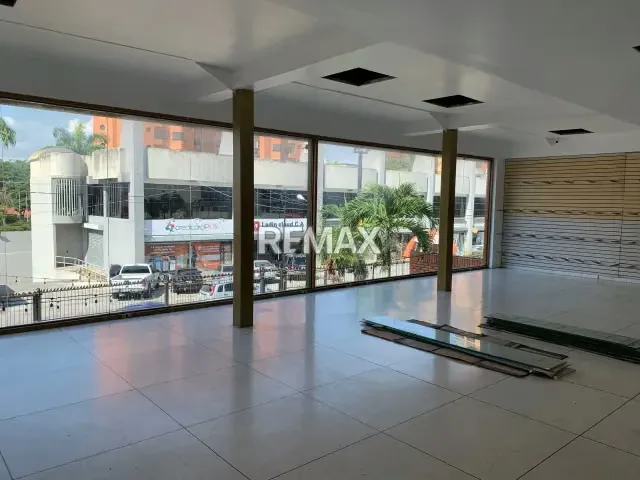 SE VENDE EDIFICIO COMERCIAL AV LARA - 14