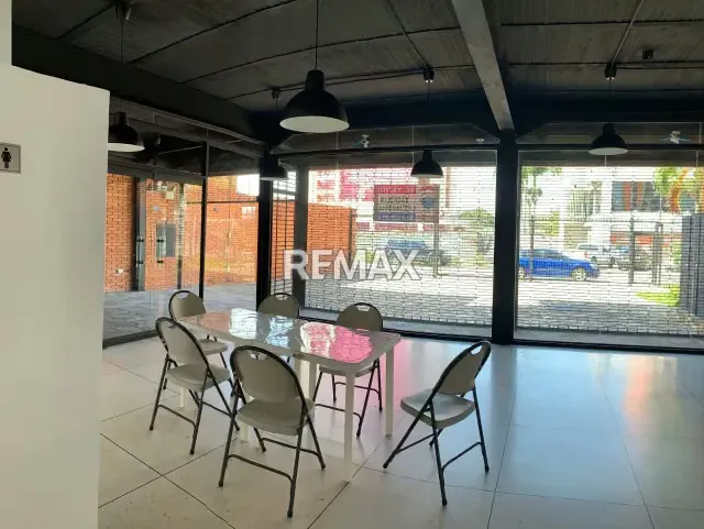 SE VENDE EDIFICIO COMERCIAL AV LARA - 15