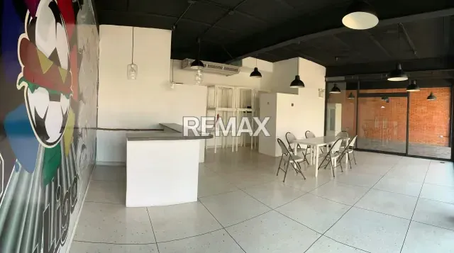 SE VENDE EDIFICIO COMERCIAL AV LARA - 17