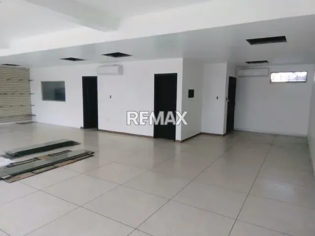 SE VENDE EDIFICIO COMERCIAL AV LARA - 8