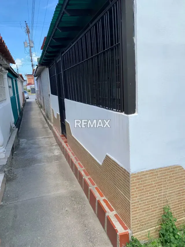 Venta de casa de 86 metros cuadrados ubicada en la urbanizacion Prados de la encrucijada