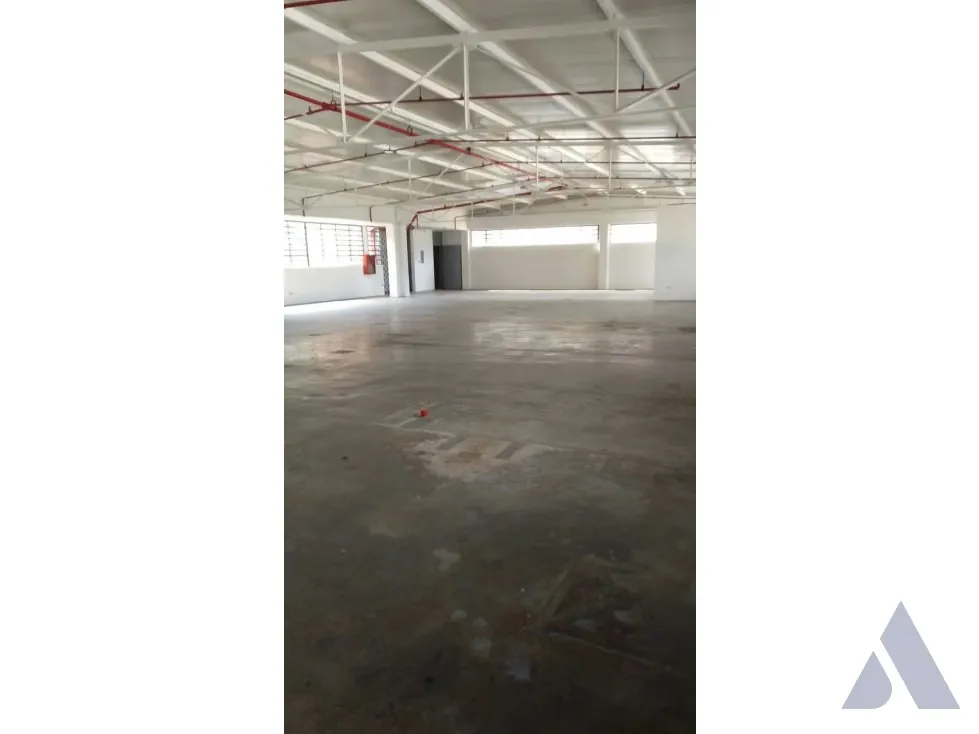 Se vende local industrial 435m2 Boleita Sur 7736 - 4