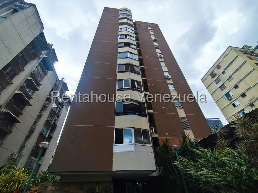 Apartamento (1 Nivel) en Alquiler en Los Palos Grandes, Distrito Metropolitano - 2